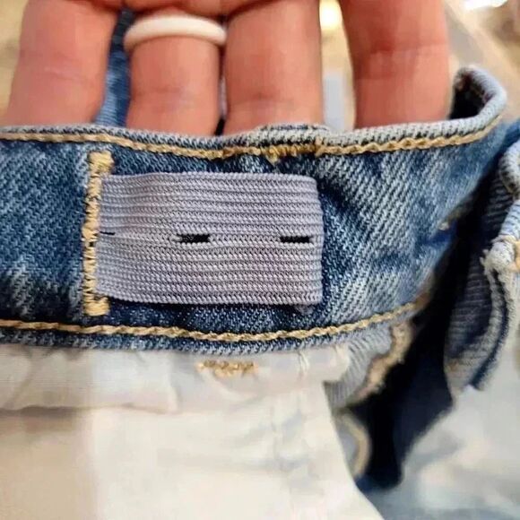 Old Navy Girl's Light Wash Cotton/Poly/Spandex Denim High Rise Rolled Cuff Lace - Picture 13 of 13